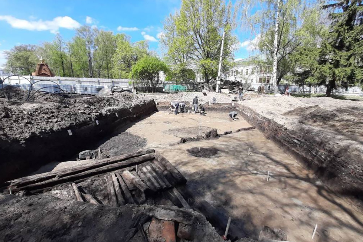 Археологи обнаружили более 600 артефактов разных веков.