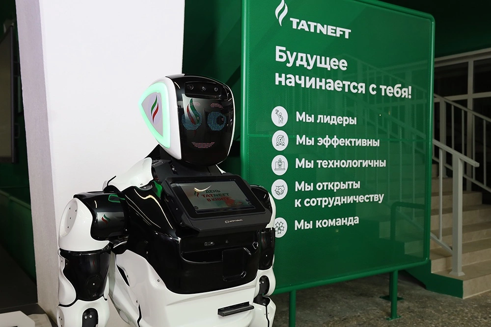 Гостей встречали роботы. В КНИТУ прошел День "Татнефти"