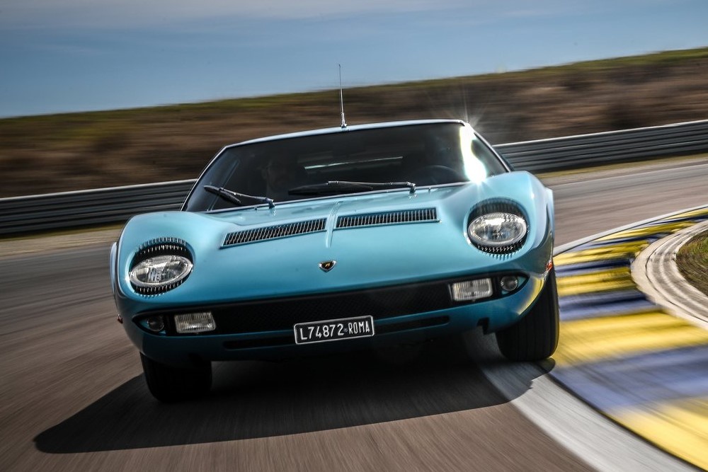 Lamborghini Miura, на 40 лет замурованную в квартире, купили за миллион долларов - Российская газета