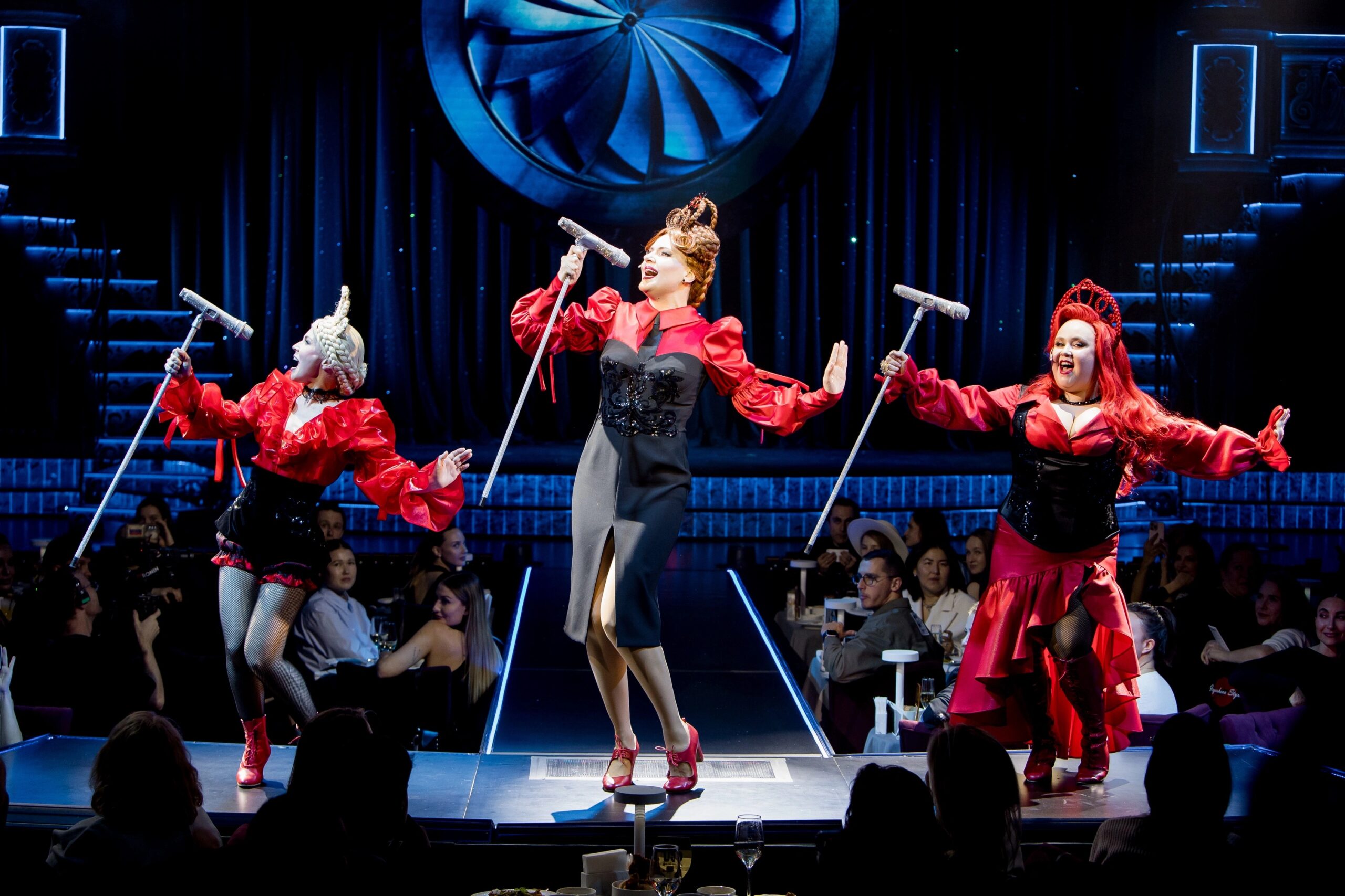 На премьере "Москвы от заката до рассвета" боролись с темными силами и ели томленую грудинку - Российская газета