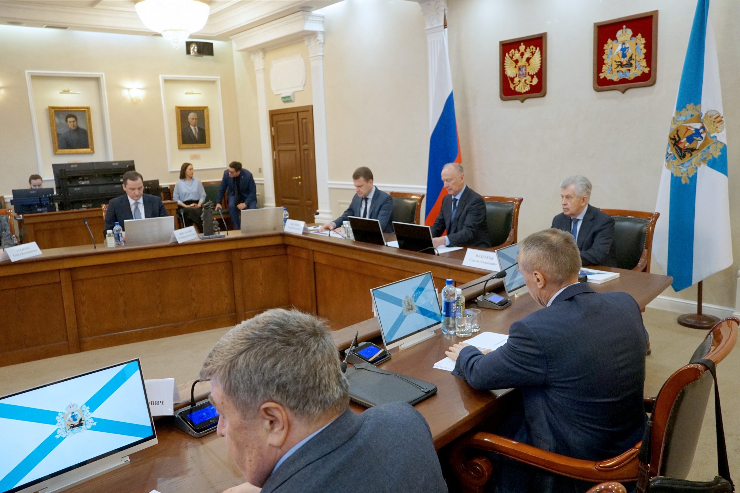 Патрушев: Трансарктический коридор обеспечит РФ свободный выход в Мировой океан - Российская газета