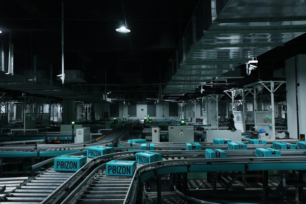 Покупка без сомнений: как ДЭВУ (POIZON) гарантирует подлинность товаров