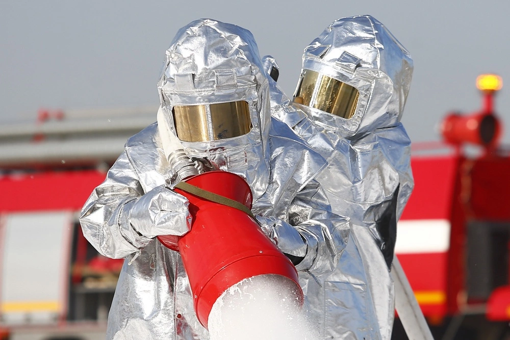 У Афипского НПЗ после атаки БПЛА загорелась газовая труба, повреждено 16 домов - Российская газета