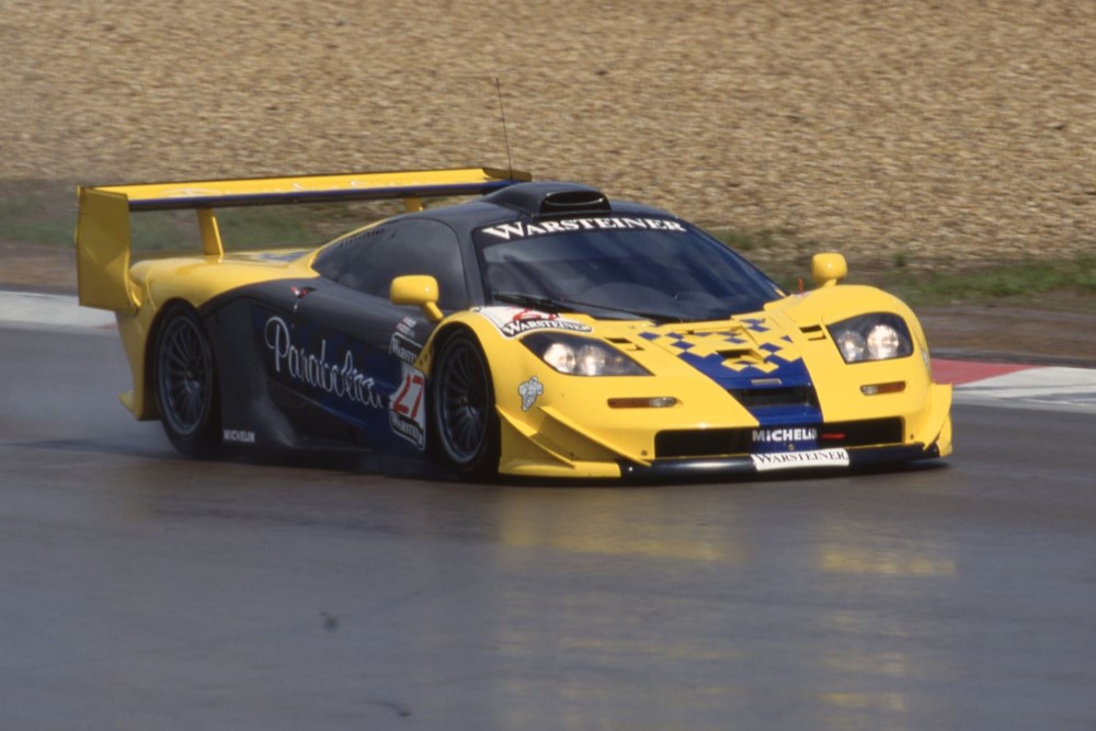 Уникальный спорткар McLaren F1 GTR выставили на продажу в Англии: безумно дорого - Российская газета