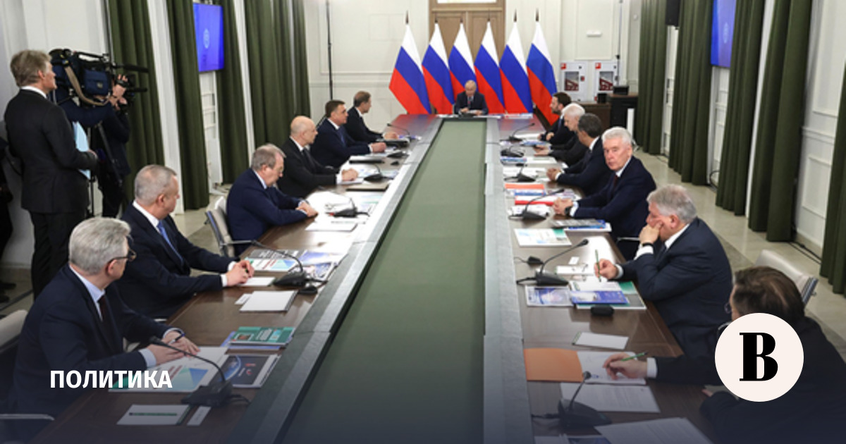 Владимир Путин провел совещание по развитию космической отрасли