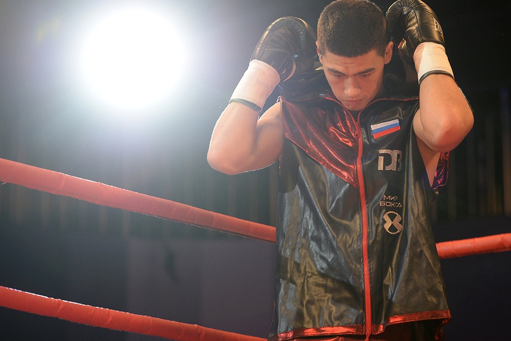 WBO отклонила запрос британца на бой с Биволом из-за трилогии с Бетербиевым - Российская газета